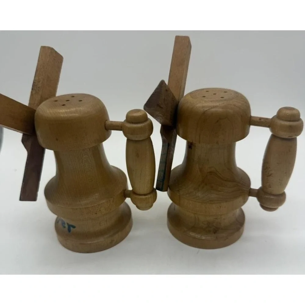 Wooden Windmill Salt Pepper Shakers Hand Painted‎ Rustic Cottage Dutch Kitchen